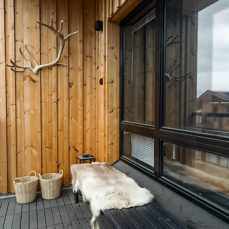 Daire In Lapland - Cranberry C9 *